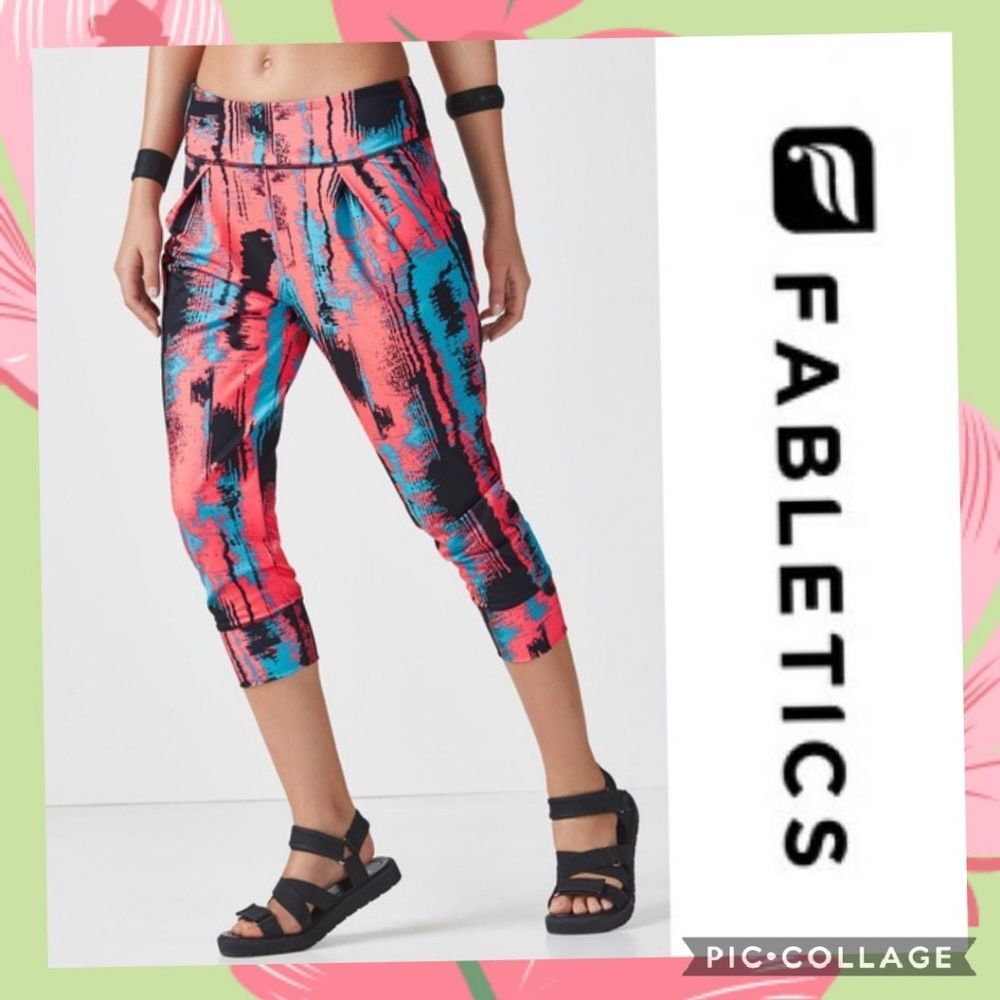 NWOT Fabletics Capri Leggings XS
